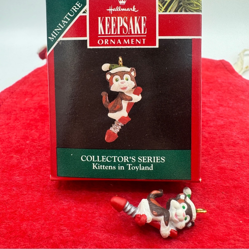🎄 Hallmark Ornament Kittens in Toyland #5 Miniature Keepsake
